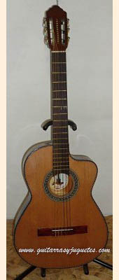 guitarra de Paracho de cedro con pinabete modelo MDCE con curva de frente